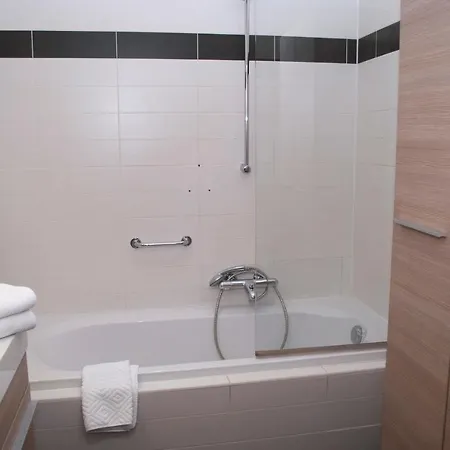 Castel Hotel 3*